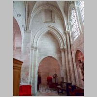 Beauvais, Notre-Dame de Marissel, photo Pierre Poschadel, Wikipedia, Les grandes arcades du chœur ne s'accordent pas avec les travées sur lesquelles elles ouvrent.jpg